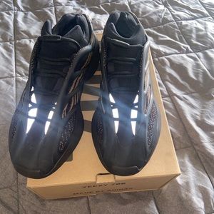 Yeezy 700 v3